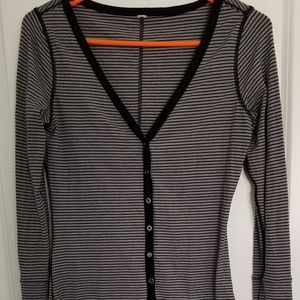 Lululemon Awesoma Henley Size 6